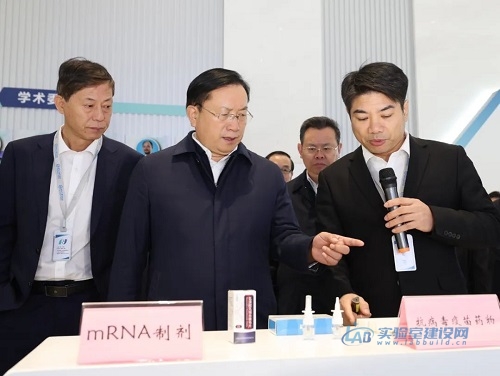 王忠林调研推进湖北实验室建设情况
